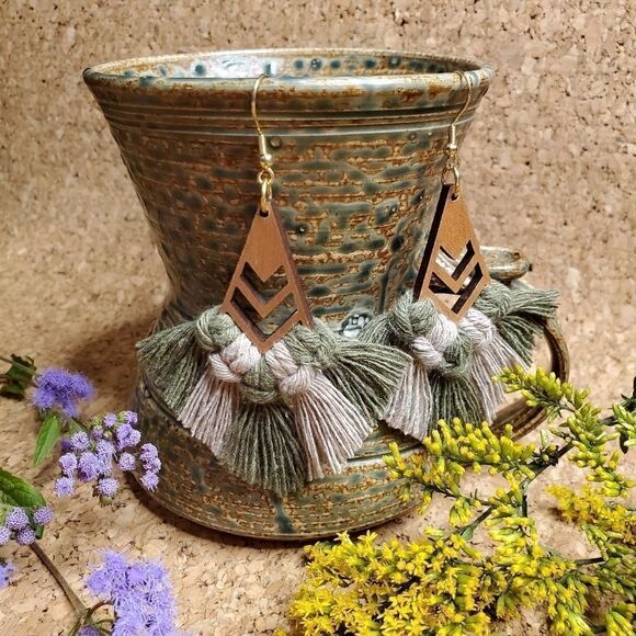 IVY MOUNTAIN CRAFTER Handmade Chevron Earrings - Picture 1 of 2